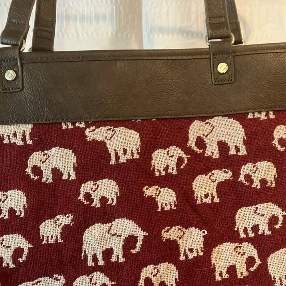 Elephant Print Tote Bag/Jewell by ThirtyOne Burgandy w/Gray Elephants GUC